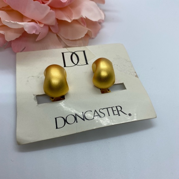 Doncaster Jewelry Vintage Nwt Doncaster Boutique Gold Tone Clip